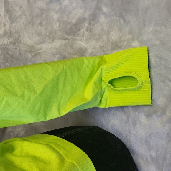 NWT VS.Pink Active Sweatshirt - Picture 2 of 7